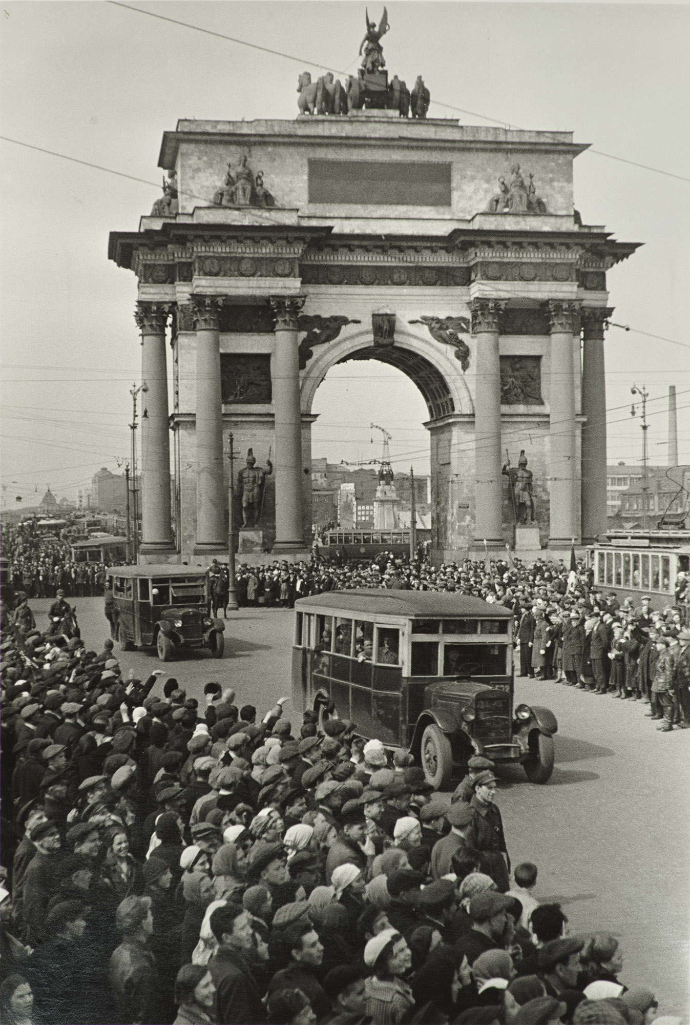 Meeting of the foreign delegation on the square near the Belorussky railway station. 1931