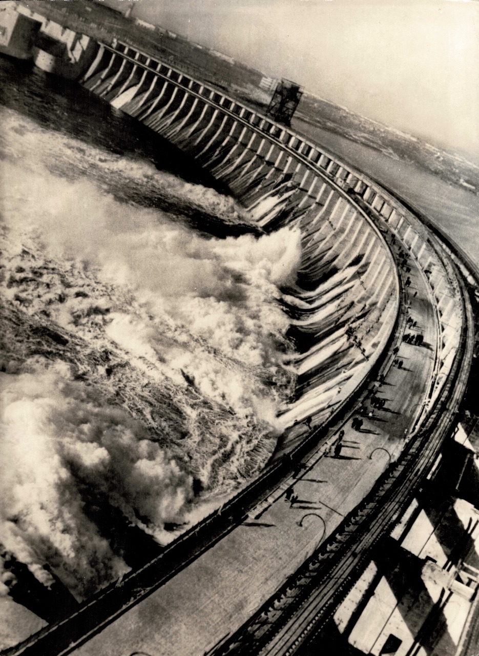 Картина Альперт М.В. Днепрогэс в строю. 1932 г. 1940 - 1950-е гг. Фотография. Авторский винтажный фотоотпечаток.