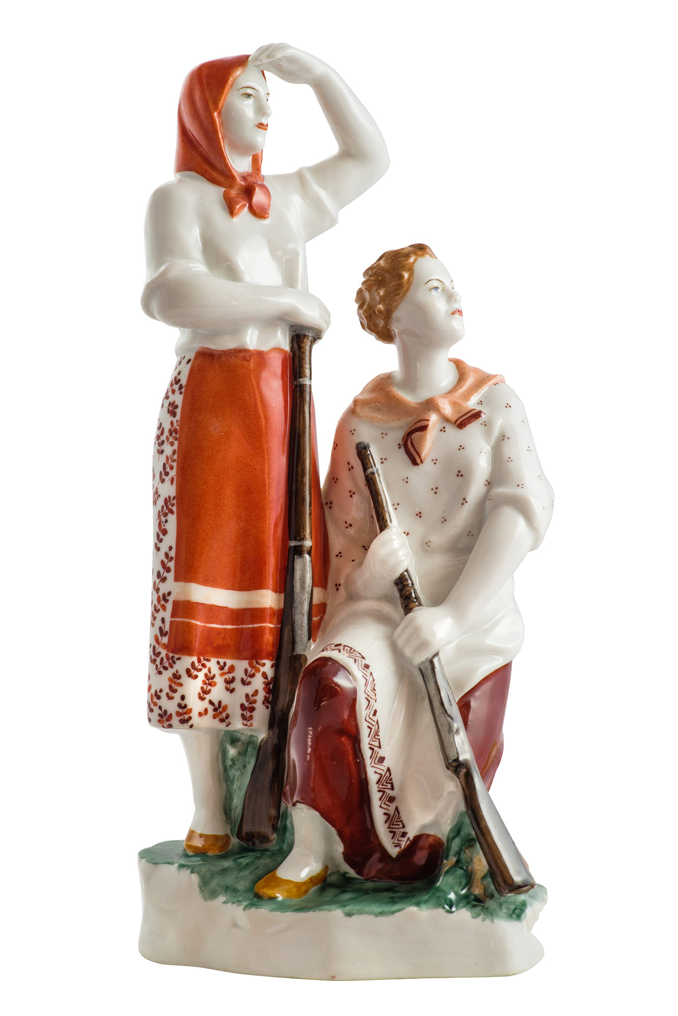 Картина * Данько Н.Я. Колхозницы- ворошиловские стрелки. 1930-е гг. Фарфор, надглазурная полихромная роспись.