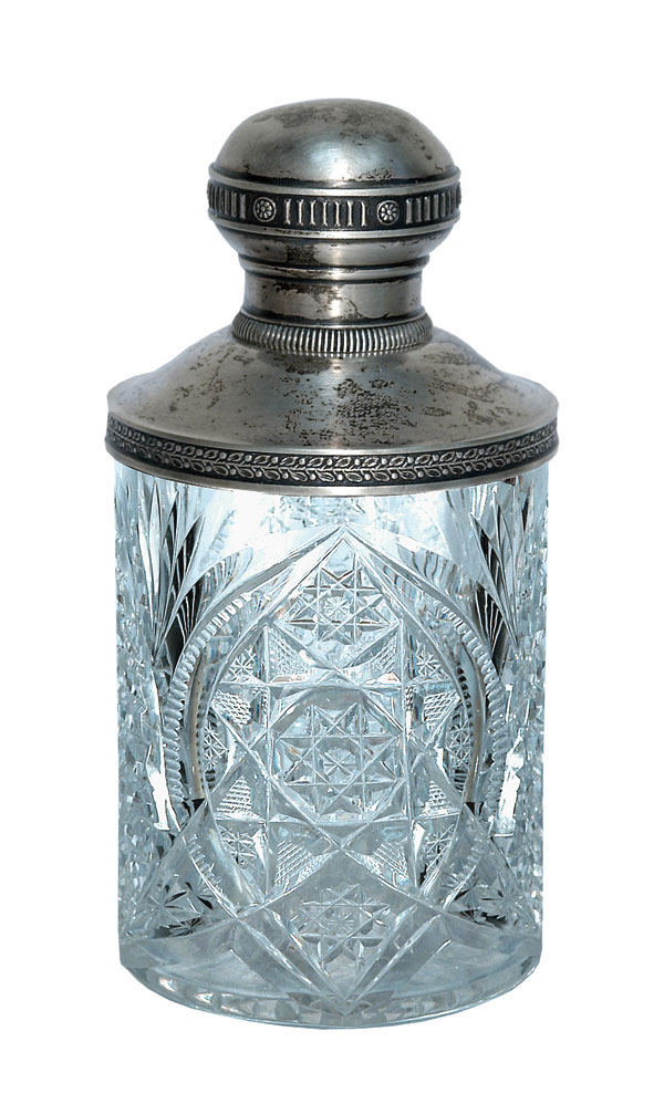 Картина * Санкт-Петербург. Парфюмерный флакон. 1899-1908 гг. Серебро 84 пробы, литье, гравировка, хрусталь, гранение.